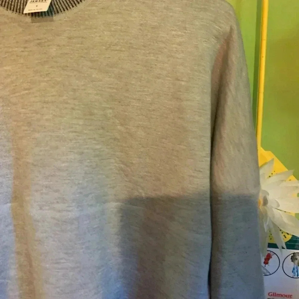 Jersey Spirit Top Size Small Ling Sleeve in the Gray - Picture 3 of 12